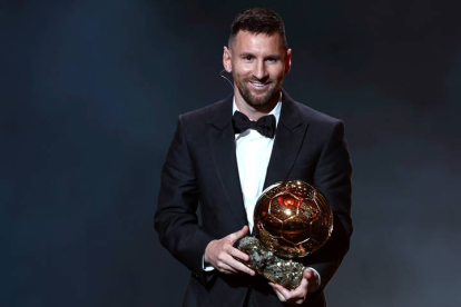 Messi ya cuenta con ocho 'balones de oro' en sus vitrinas. BADRA
