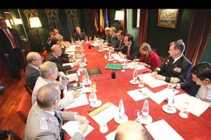 La reunión de los responsables de Defensa fue la que primero dió sus frutos, con la firma de un acuerdo para el intercambio de tecnología militar antes del 2005.