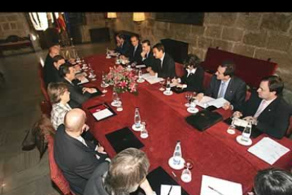 El tema central tratado por  Zapatero y Schröder fueron las cuentas de la Unión Europea para el período 2007-2013. España, uno de los países que más fondos recibe de la UE, quiere que el presupuesto se mantenga en el 1,24% del PIB de los Veinticinco.