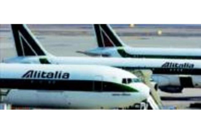 Aviones de Alitalia en el aeropuerto milanés de Malpensa, el jueves.