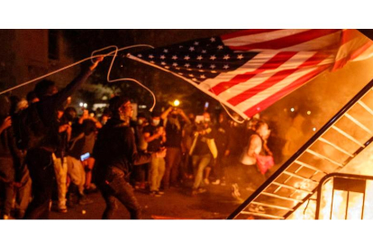 Imagen de las protestas que ayer tuvieron lugar durante la noche en la ciudad de Washington. JSHAWN TEW