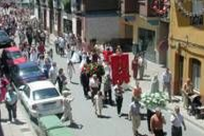 La procesión recorrió las calles más céntricas de la villa e hizo tres paradas