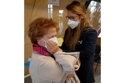 La vacunación de la gripe coincidió este año con la inoculación de otra dosis contra el covid. FERNANDO OTERO