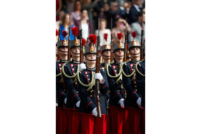 ZARAGOZA, 07/10/2023.- La princesa de Asturias, Leonor de Borbón, desfila antes de jurar bandera con el resto de los cadetes de su curso en una ceremonia oficial celebrada en la Academia Militar de Zaragoza este sábado y presidida por su padre, el rey Felipe VI. EFE/Javier Cebollada