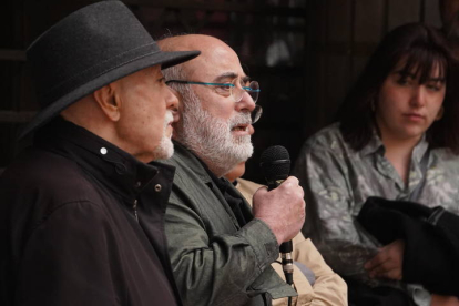 Concentración frente al Teatro Emperador. J. NOTARIO