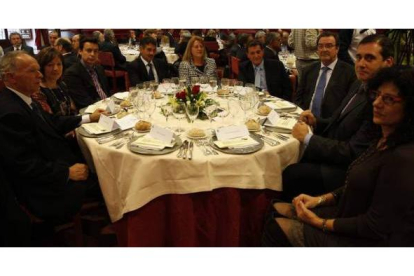 Luis Rodríguez Aller (diputado PSOE), Concepción López (diputada PSOE), Eduardo Álvarez (RTVCYL), Emilio Redondo (procurador PP), Mar González (procuradora PP), Fidentino Reyero (procurador PP), David Cheda (Endesa), Miguel Ángel Fernández Cardo (procurador PSOE) y Teresa Gutiérrez (procuradora del PSOE).