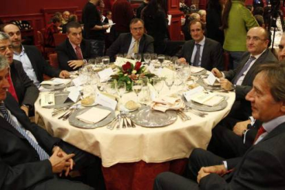 Graciliano Palomo, Miguel Martínez, Luis Urdiales (coordinador Sección León de Diario de León), Ismael Álvarez (concejal de Ponferrada), Melchor Ruiz (director general de Ciuden), Jesús López (director general Boreal), Fernando Herrero (director Garrigues), Marcial Manzano (Auditas) y Ángel Villalba.