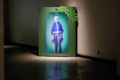 Una proyección de Jane Goodall en la exposición dedicada a la primatóloga en Los Ángeles. CAROLINE BREHMAN