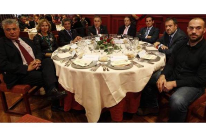 Genaro Vázquez (Golf Bierzo), Sagrario González (presidenta del Atlético Astorga), Rafa Gerrero (árbitro), José Fernández  Nieto (presidente Ponferradina), Rafael Fernández (vicepresidente Cultural), Ángel Fraguas (jefe de Deportes de Diario de León), Carlos Pollán (presidente Ademar) y Manuel Martínez (lanzador de peso).