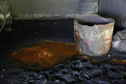 Imagen de los residuos tóxicos en el lavadero de carbón de la MSP en Villablino. FERNANDO OTERO
