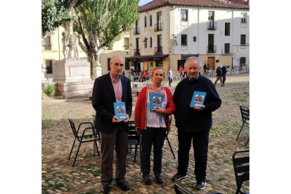 José Luis Díez Pascual, Celia Ropero Serrano y José Antonio Mateos del Riego, autores del libro. dl