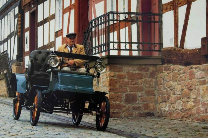 Los pioneros de Opel, estética de coche de caballos… a vapor.