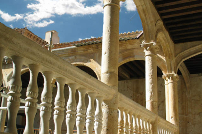 El Palacio de los Condes de Vega, en Grajal de Campos, será rehabilitado en varias de sus estancias y estructuras. DL