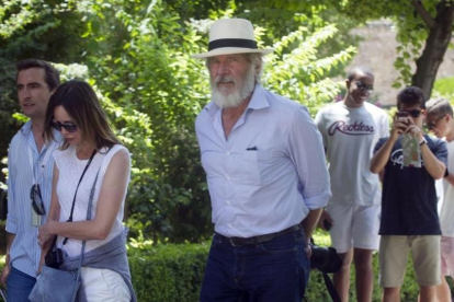 Harrison Ford y su mujer, la también actriz Calixta Flockart, de turismo en Granada.
