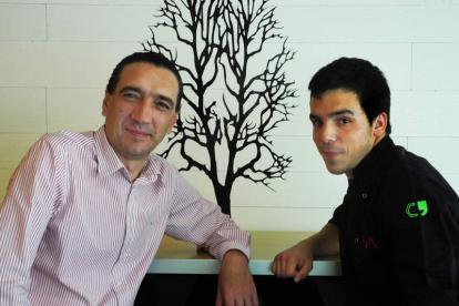 Jorge D. Cidón y Miguel Rodríguez en el Fast Food Cidón.