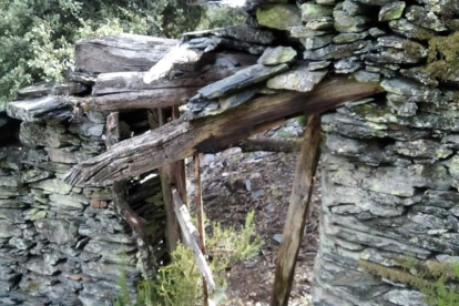 Acceso a uno de los cortines de Fonfría. DL