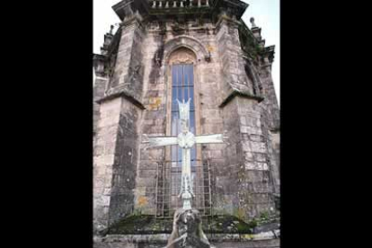 Los visitantes podrán ver la Cruz dos Farrapos, donde los peregrinos de la Edad Media quemaban los hábitos después de orar.