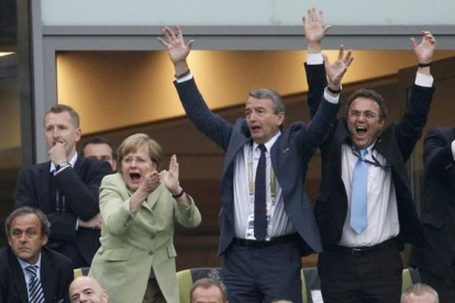(L-R)  UEFA President Michel Platini, German Chancellor Angela Merkel, president of the German soccer federation (DFB) Wolfgang Niersbach and German Interior Minister Hans-Peter Friedrich react after a goal that was disallowed during the quarter-final soc