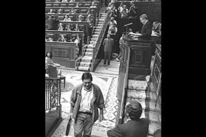 El ex dirigente de la izquierda abertzale abandona el Pleno del Congreso celebrado el 11 de septiembre de 1990 durante la intervención del entonces portavoz del Grupo Andalucista, Alejandro Rojas Marcos.