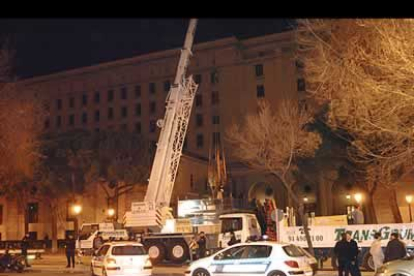 Se produjeron algunos incidentes verbales, sin consecuencias, que fueron resueltos por las fuerzas de seguridad destacadas en el lugar.