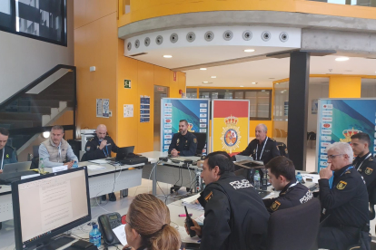 La Policía Nacional vela por la seguridad de los ministros que participan en la cumbre europea que acoge León. DL