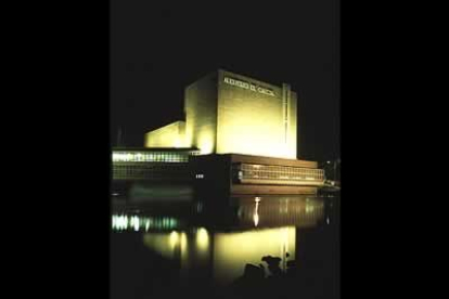 El Auditorio de Galicia se inaguró el 20 de octubre de 1989 con la voluntad de consolidar la oferta cultural de la capital de Galicia.