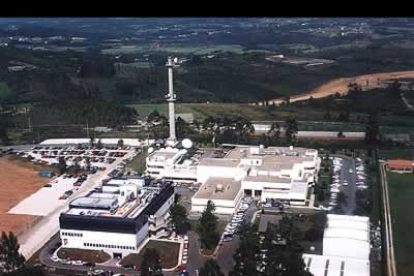 La TVG inició sus emisiones el 24 de julio de 1985, víspera del Día de Galicia, desde sus instalaciones de San Marcos en la  parroquia de Bando en Compostela para promover la lengua gallega.