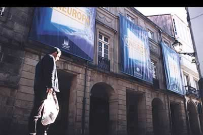 Situado en pleno casco histórico compostelano, el Teatro Principal es uno de los edificios más emblemáticos de la ciudad, ya que allí se concentra gran parte de la vida cultural santiaguesa.