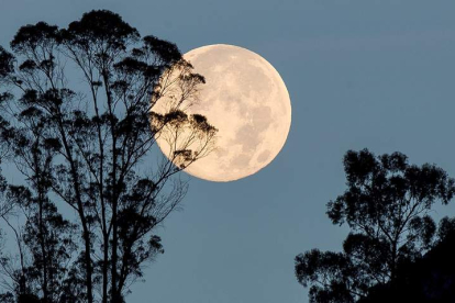 Una imagen de la Luna llena del pasado mes de marzo desde Quito, Ecuador. JOSÉ JACOME