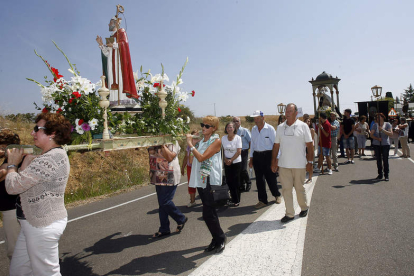 Imagen de la procesión en la que se sacan a los patronos de las 20 pedanías. Es el acto central de los festejos. BRUNO MORENO