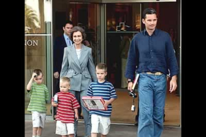 También los hijos mayores de los duques de Palma acudieron a ver a su madre y a su nueva hermanita.
