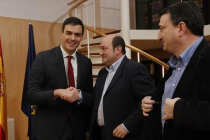 El líder del PSOE, Pedro Sánchez, se reunió el pasado sábado con el presidente del PNV, Andoni Ortuzar, y el portavoz peneuvista en el Congreso, Aitor Esteban.
