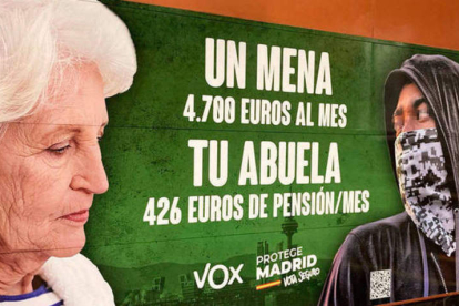 Cartel de Vox en el Metro de Madrid. EFE