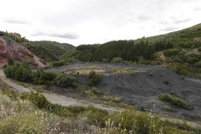 Terreno degradado por la actividad minera en el que se intervendrá en Fabero. L. DE LA MATA