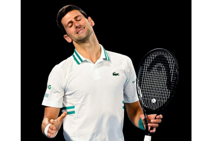 Djokovic ve como se le cierra la puerta del Roland Garros. LEWINS