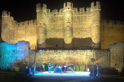 Imagen de archivo de una de las actuaciones en las Noches del Castillo de Valencia de Don Juan. DL
