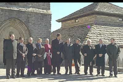 El futuro rey de España y las demás autoridades terminaron su camino en la Colegiata de Roncesvalles.