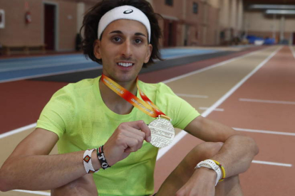 El atleta leonés Jorge Blanco irá al Nacional de media maratón. RAMIRO