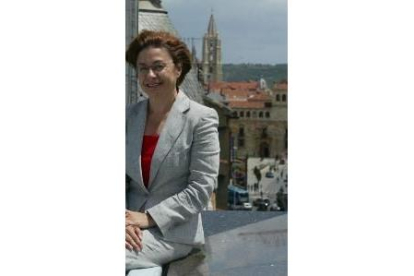 Evelia Fernández, en la terraza del edificio municipal de Ordoño II