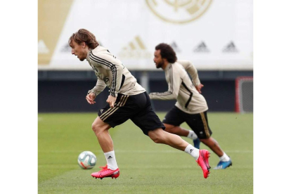 Modric y Marcelo, durante un entrenamiento del Real Madrid. EFE