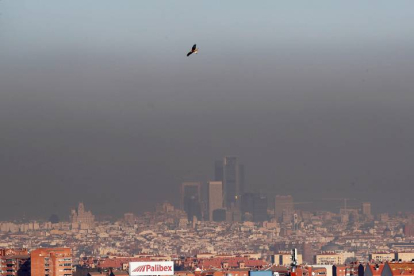 Capa de contaminación sobre la ciudad de Madrid vista desde Getafe. JUAN CARLOS HIDALGO