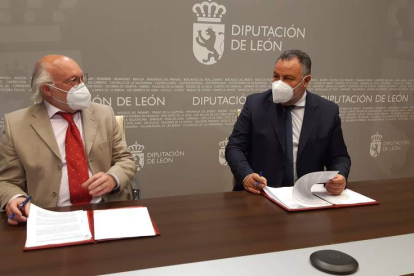 Francisco Javier Álvarez y Eduardo Morán, ayer. DL