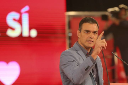 El candidato socialista Pedro Sánchez intervino en un acto en Alcalá de Henares y cerró la campaña en Barcelona.. JUANJO MARTÍN