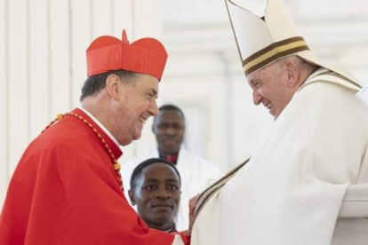 El Papa y Artime tras la investidura del cardenal. SALESIANOS. INFO