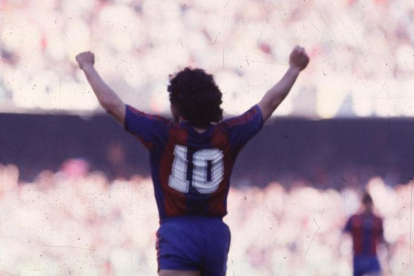 Maradona, en su debut con el Barça.