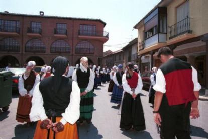 Coyanza celebra cada año el Día de Asturias en valencia de Don Juan en honor a todos los asturainos que todos los veranos veranean en la villa.