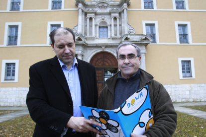 Agústín Matia, gerente de Down España, y Alejandro Calleja se reunieron en 2014 con la directora general de Innovación de la Consejería de Educación. J. M. LOSTAU