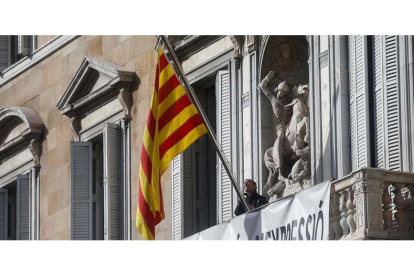 Torra ordena colocar la bandera a media asta en el Generalitat por las víctimas de ‘Gloria’.