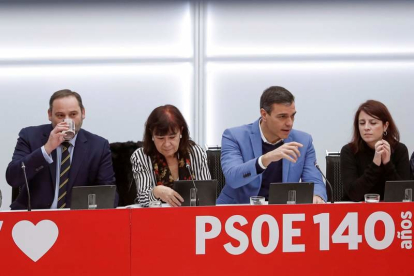 Ábalos, Cristina Narbona, Sánchez y Adriana Lastra ayer, en la Ejecutiva Federal del PSOE.