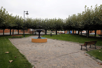 Este municipio está compuesto por cuatro localidades; Laguna Dalga, Santa Cristina, San Pedro de las Dueñas y Soguillo del Páramo. Se encuentra a 30 kilómetros de la capital leonesa y cuenta con mil habitantes. La principal actividad es la agricultura. En